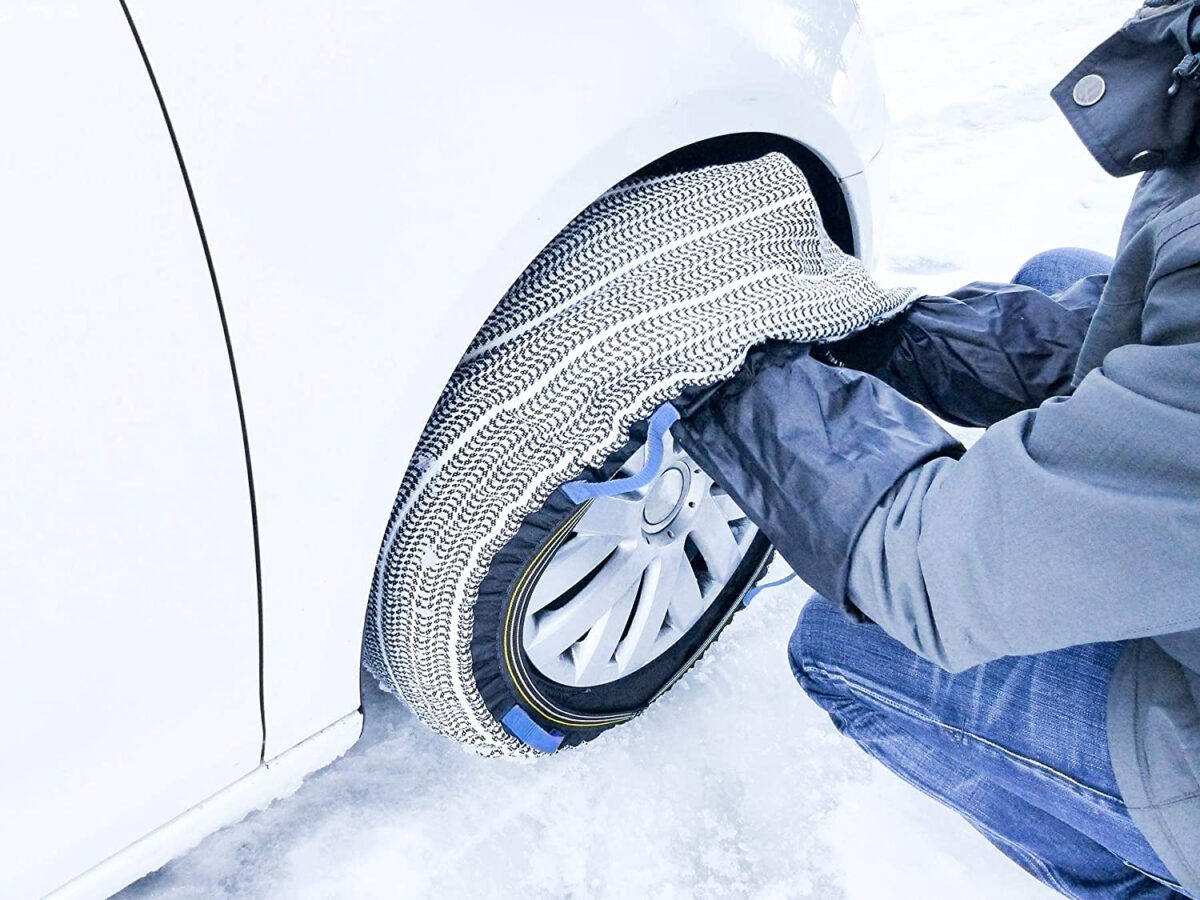 Calze da neve per auto: La soluzione Veloce e legale contro la Neve.